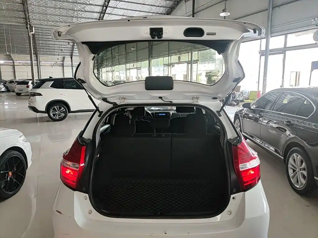Toyota Yaris L 2018 — фото 19