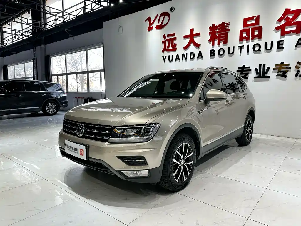 Volkswagen Tiguan L 2018 — фото 1