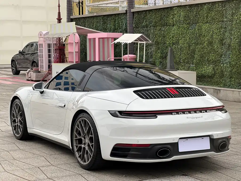 Porsche 911 2023