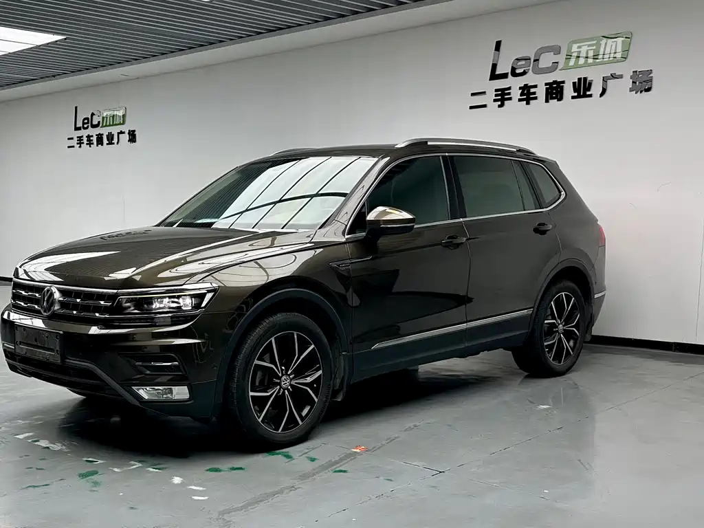 Volkswagen Tiguan L 2017 — фото 1