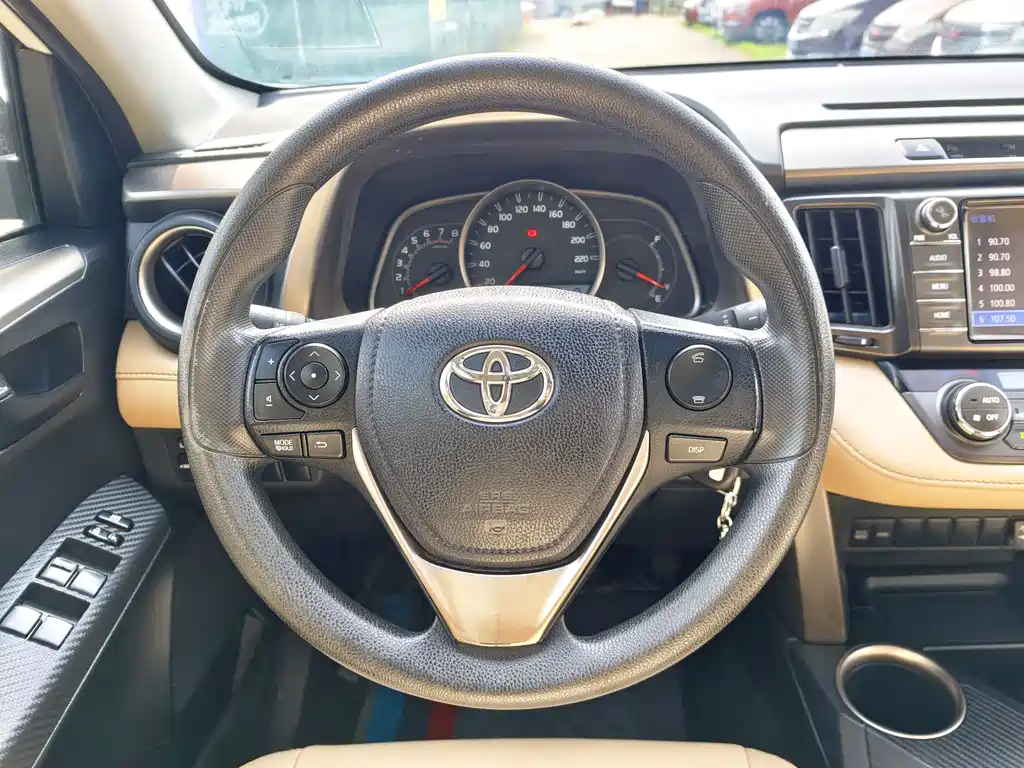 Toyota RAV4 2015 — фото 14