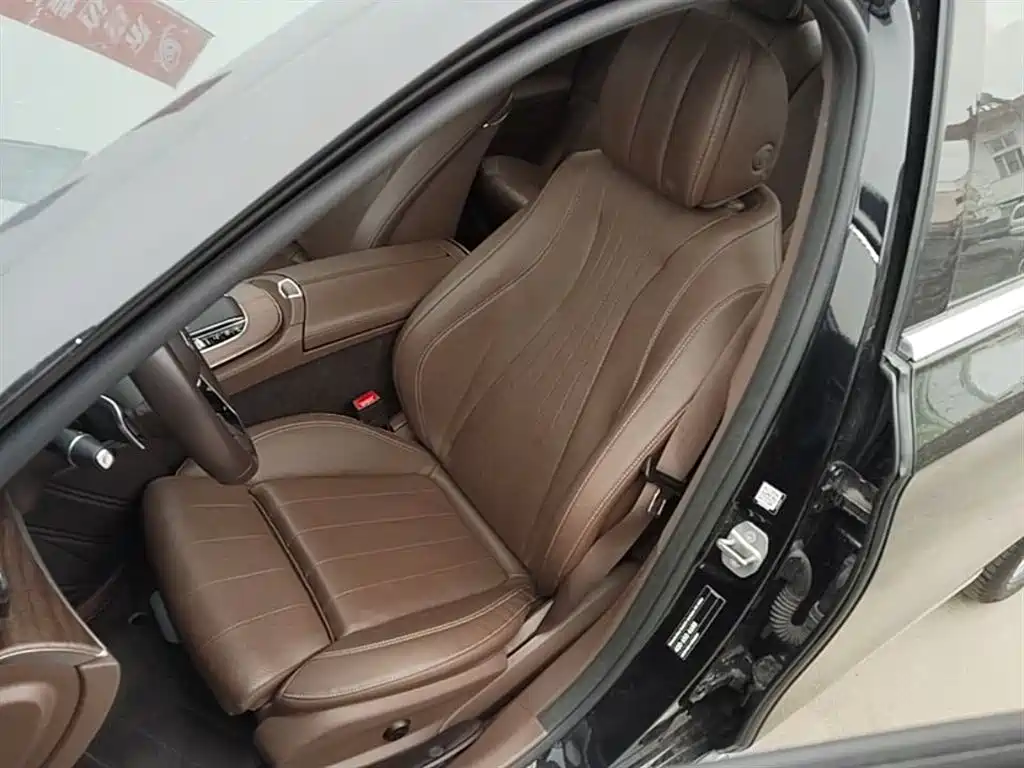 Mercedes-Benz E-Class 2023 — фото 15