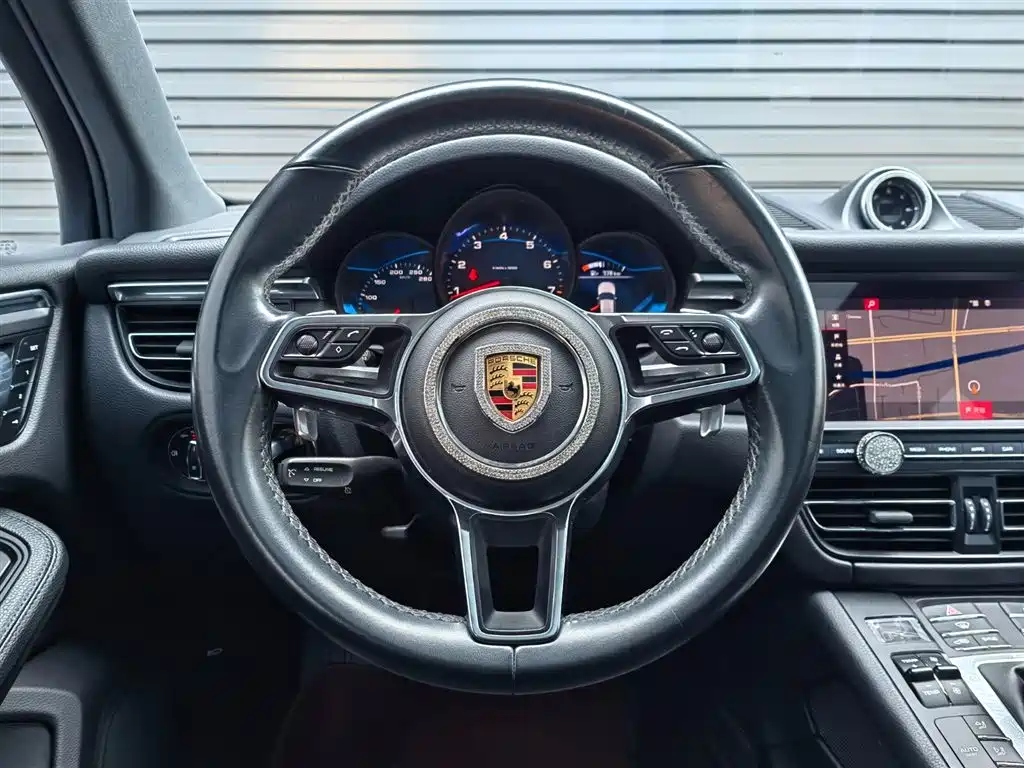Porsche Macan 2019 — фото 10