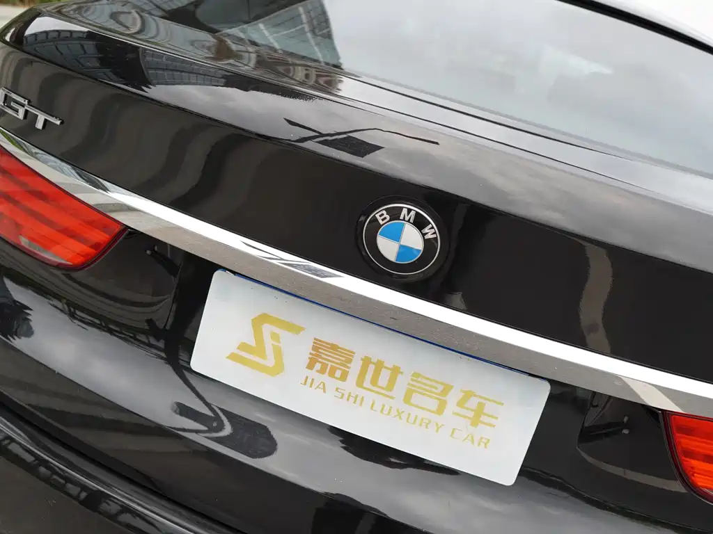 BMW 5 Series GT 2013 — фото 28
