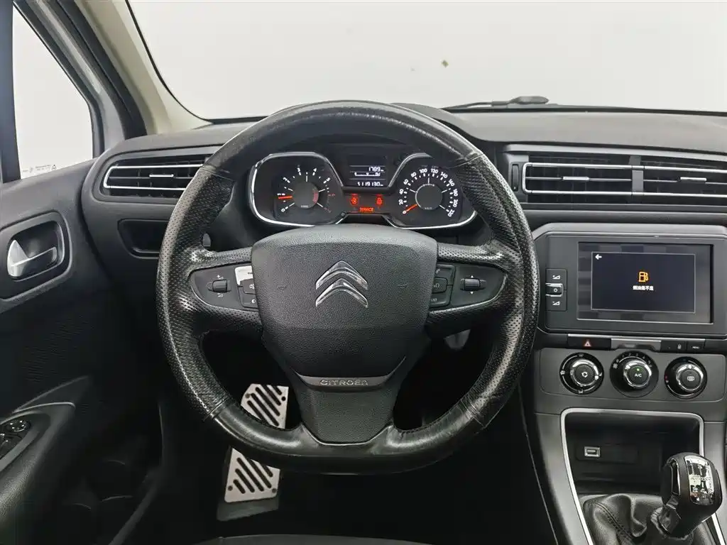 Citroen C4 2019 — фото 11