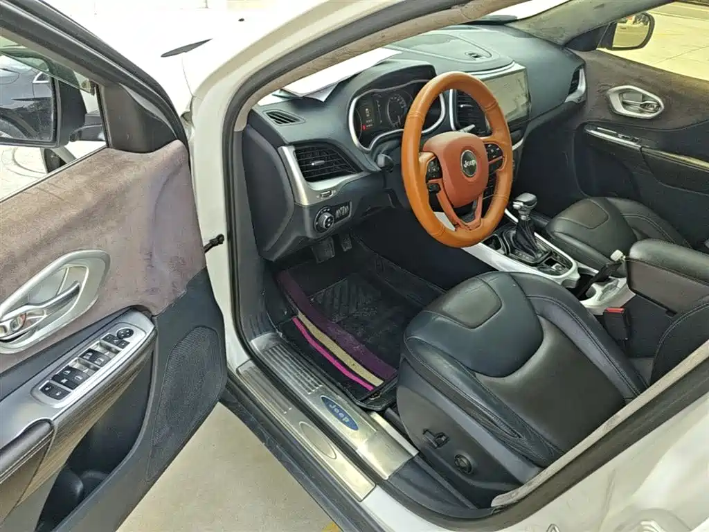 Jeep Cherokee 2016 — фото 16