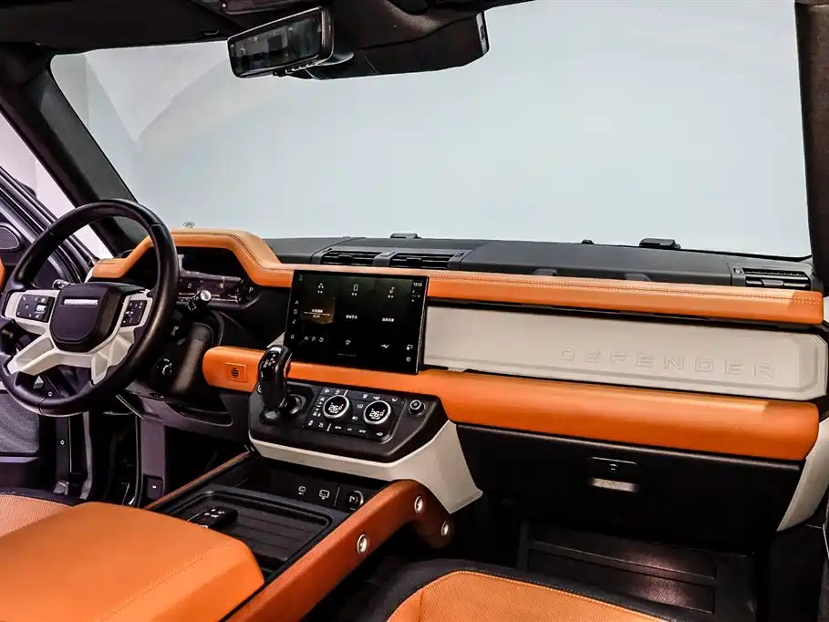 Land Rover Defender 2024 — фото 24