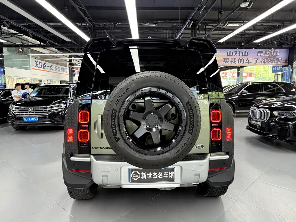 Land Rover Defender 2022 — фото 13