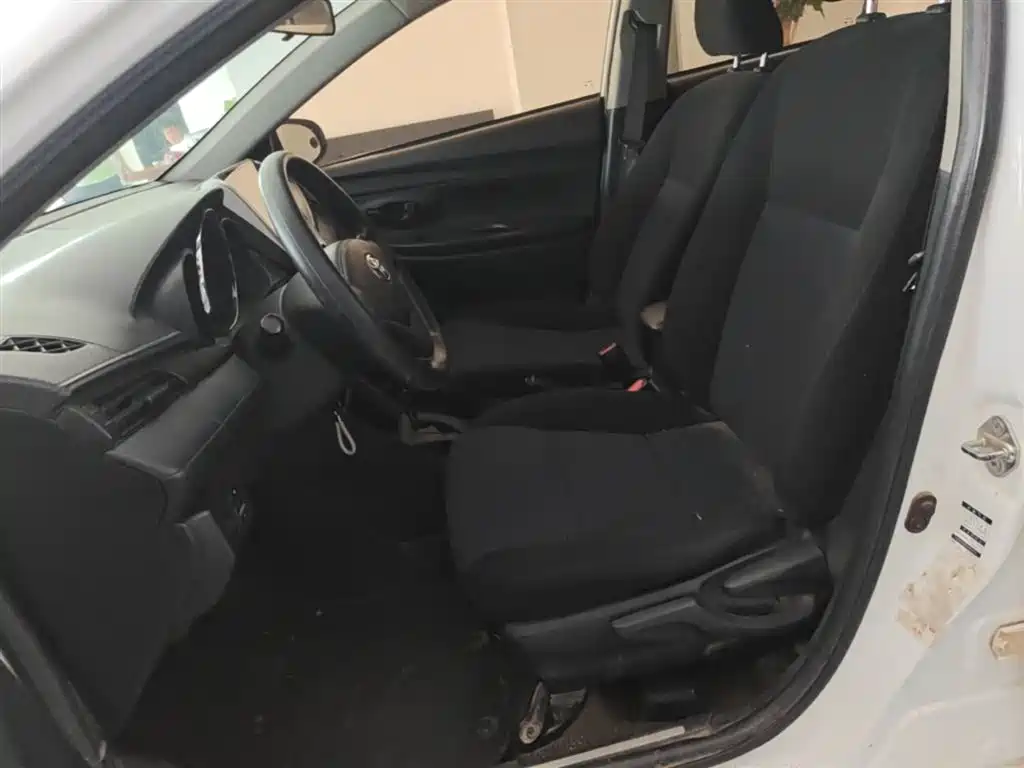 Toyota Yaris L 2016 — фото 15
