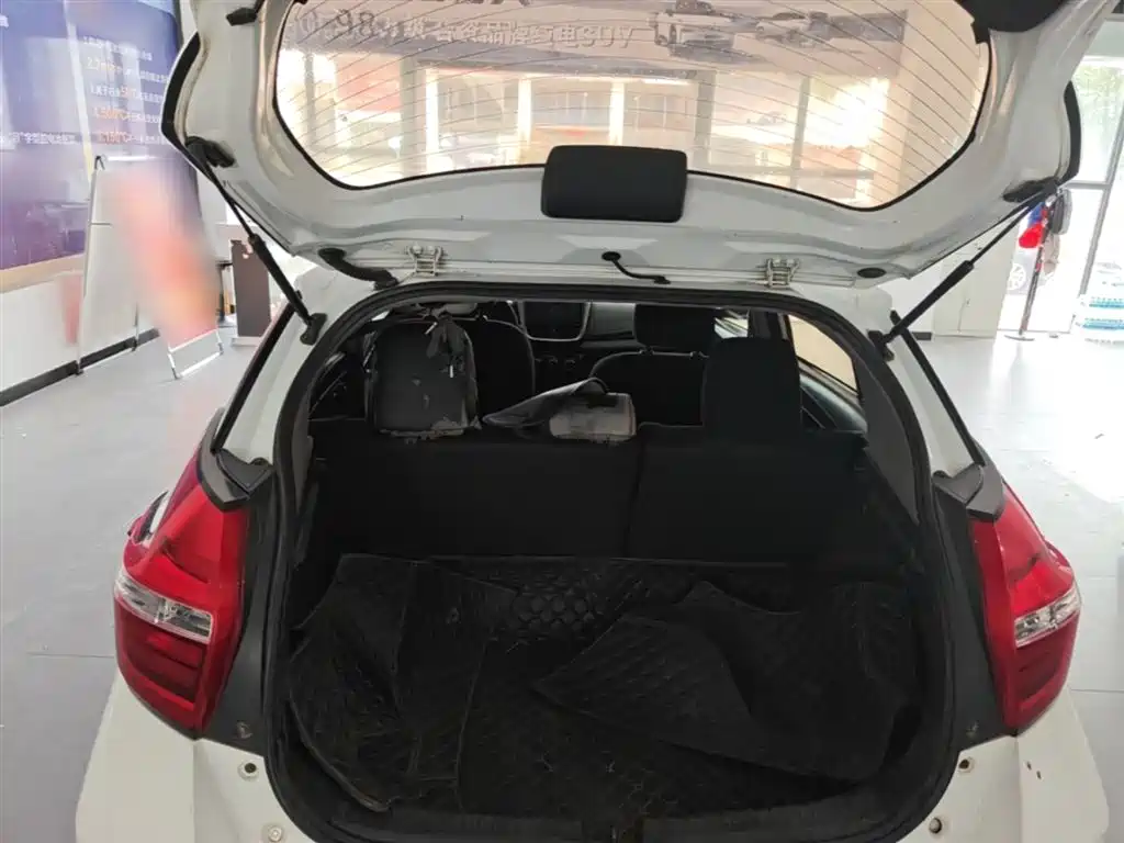 Toyota Yaris L 2016 — фото 19