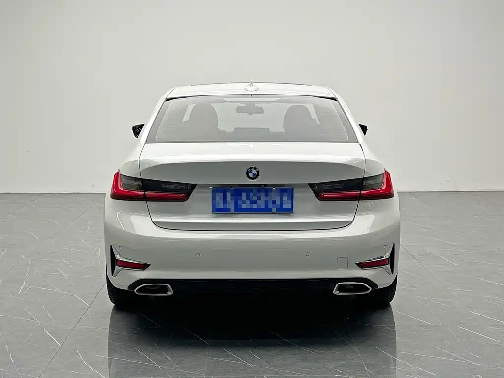 BMW 3 Series 2019 — фото 16