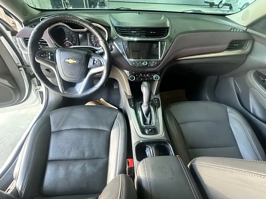 Chevrolet Malibu 2018 — фото 12