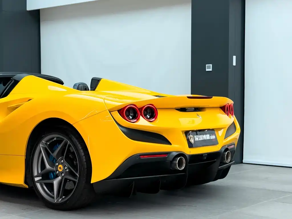 Ferrari F8 2022 — фото 17