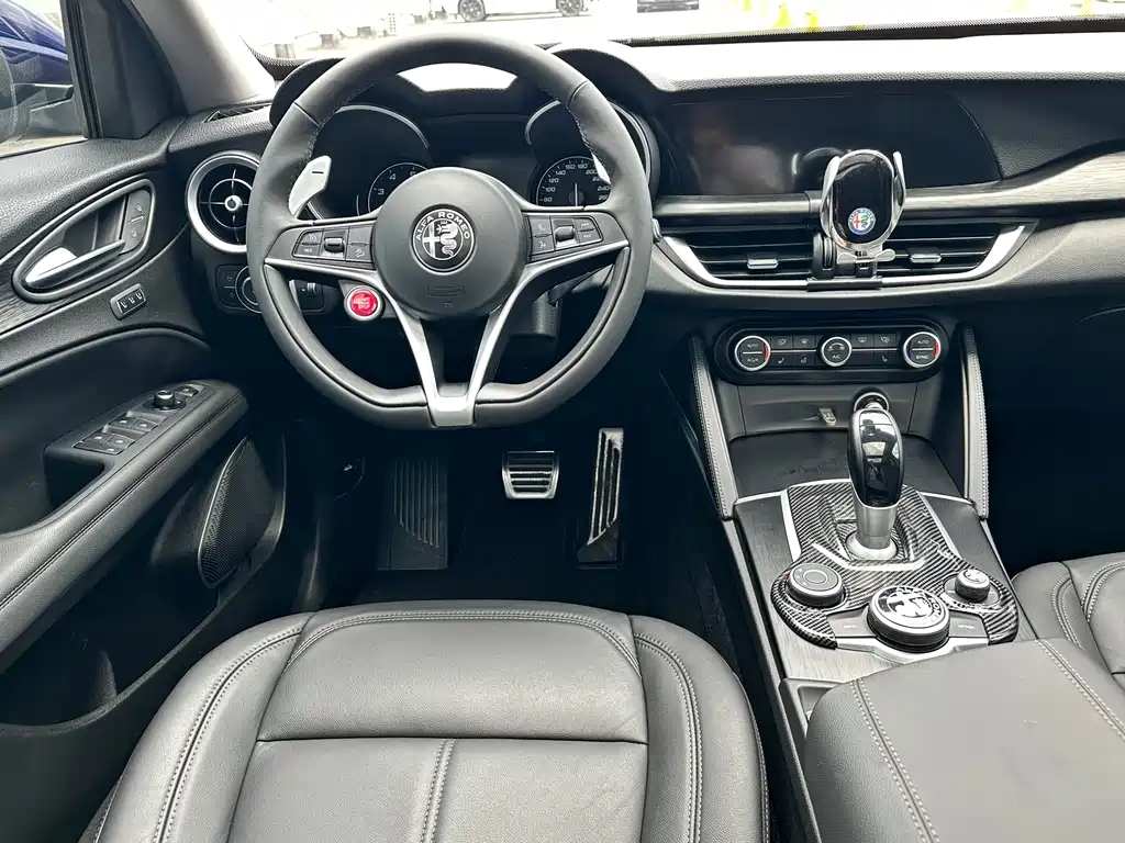 Alfa Romeo Stelvio 2018 — фото 17