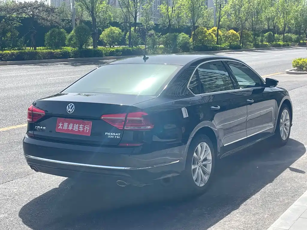 Volkswagen Passat 2018 — фото 4