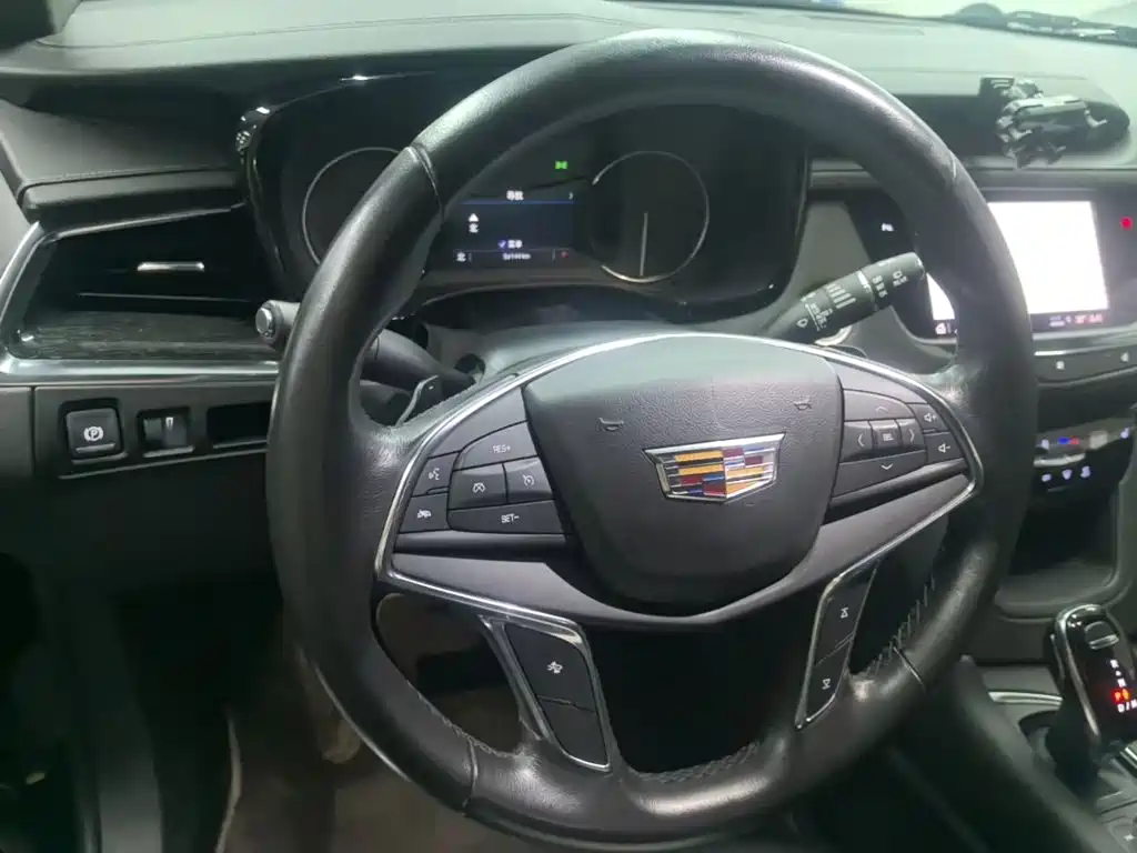 Cadillac XT5 2020 — фото 11
