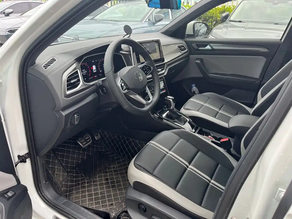 Volkswagen T-Roc 2024