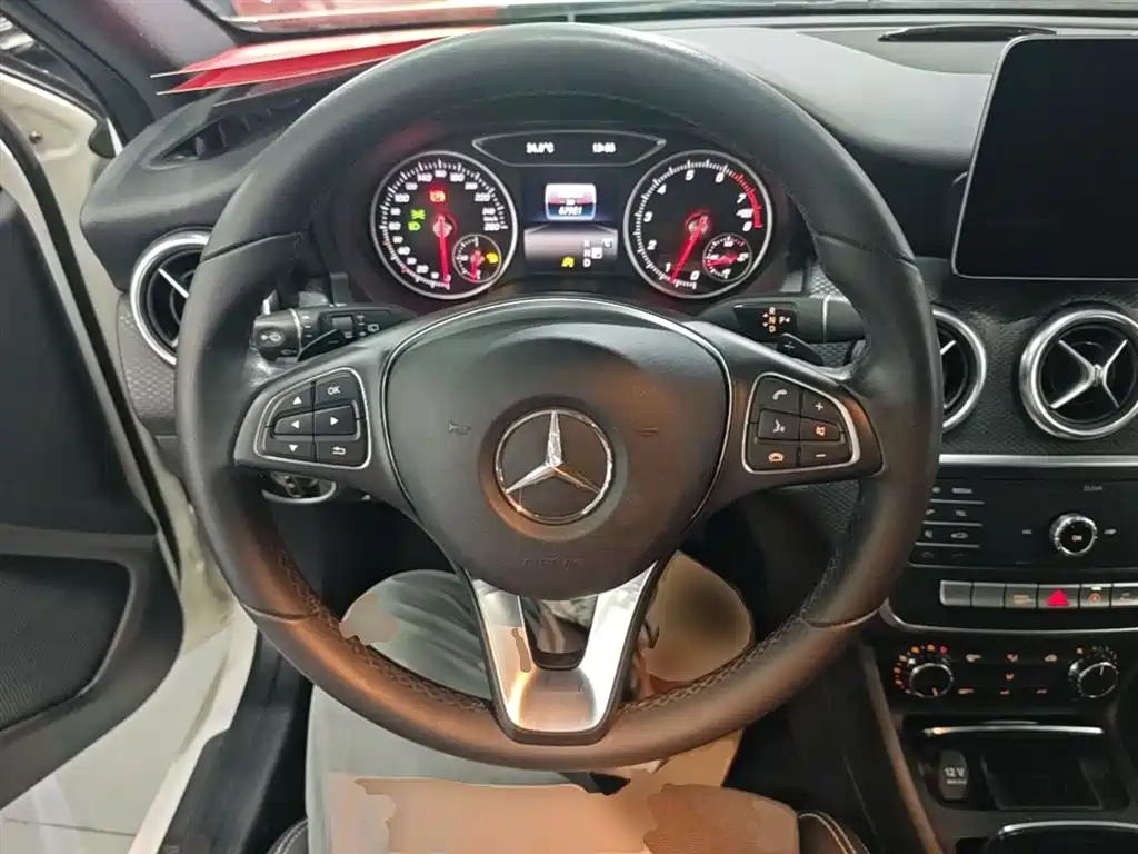 Mercedes-Benz A-Class 2018 — фото 11