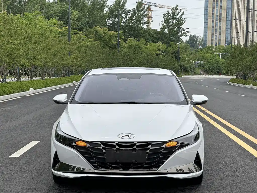Hyundai Elantra 2022 — фото 2
