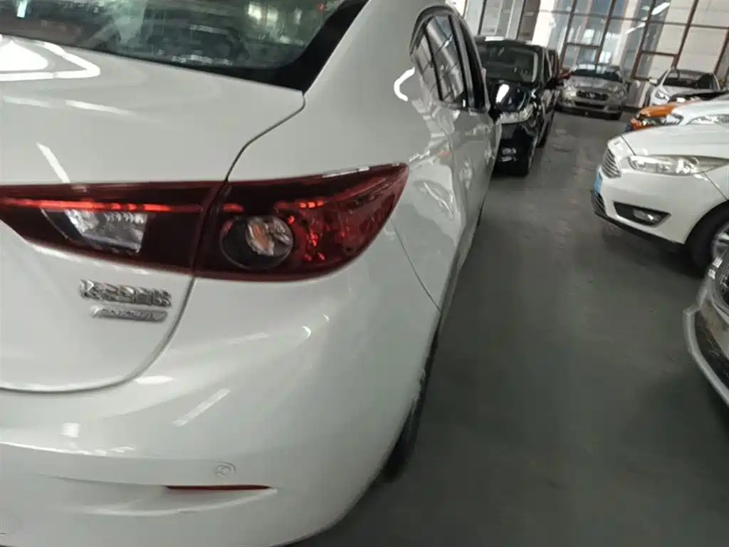 Mazda 3 Axela 2016 — фото 8