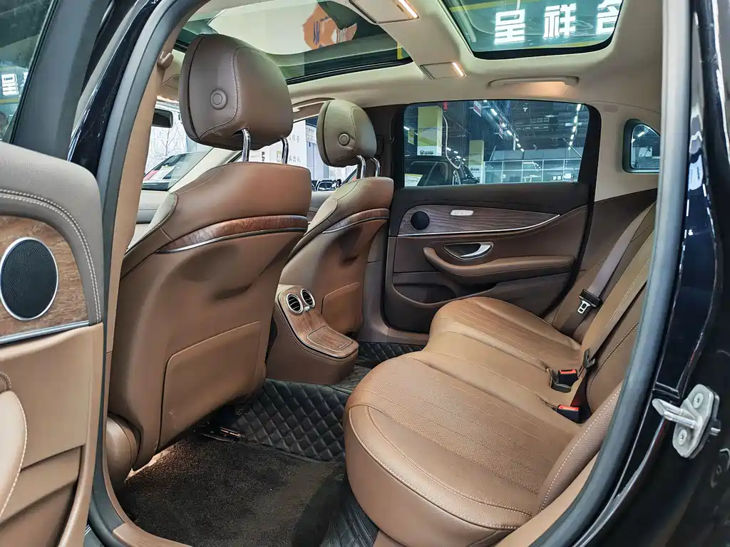 Mercedes-Benz E-Class 2023 — фото 13