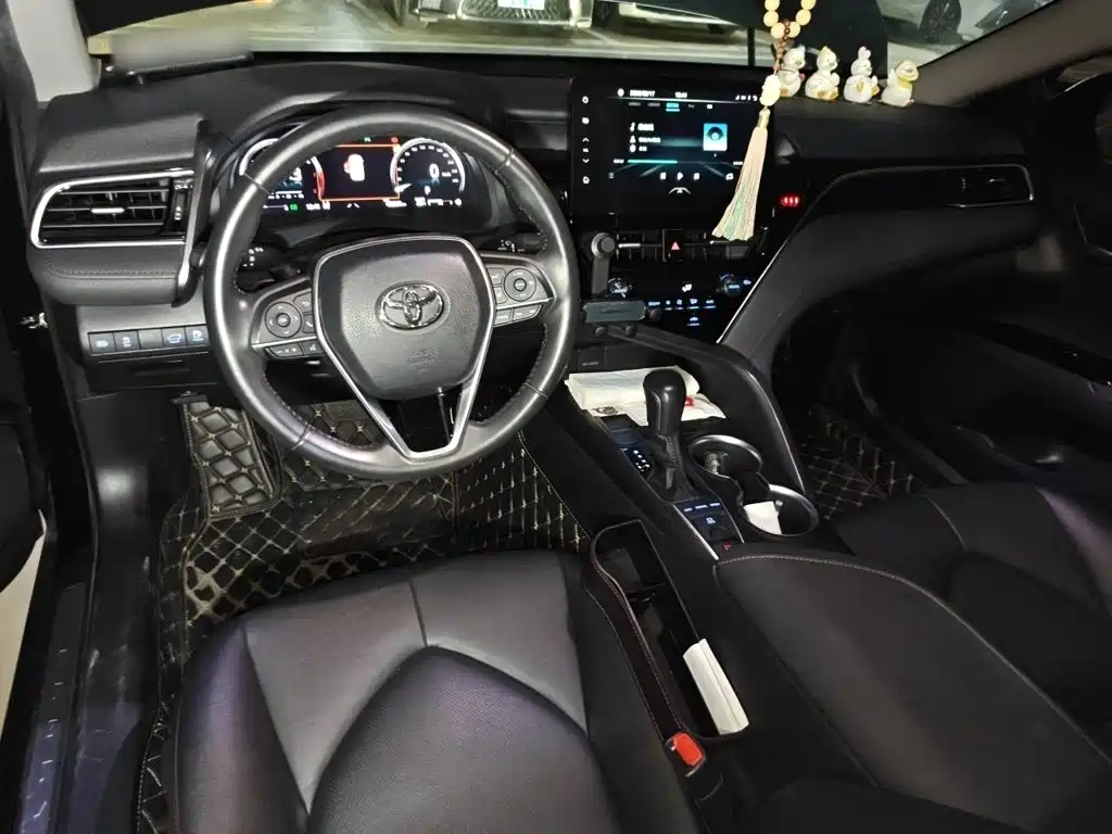 Toyota Camry 2022 — фото 13