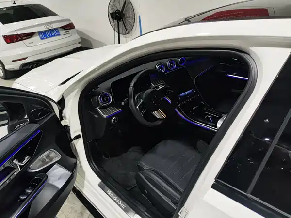Mercedes-Benz C-Class 2024
