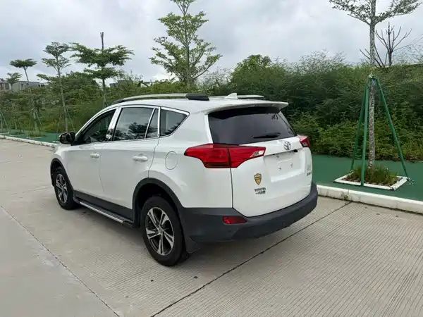 Toyota RAV4 2015