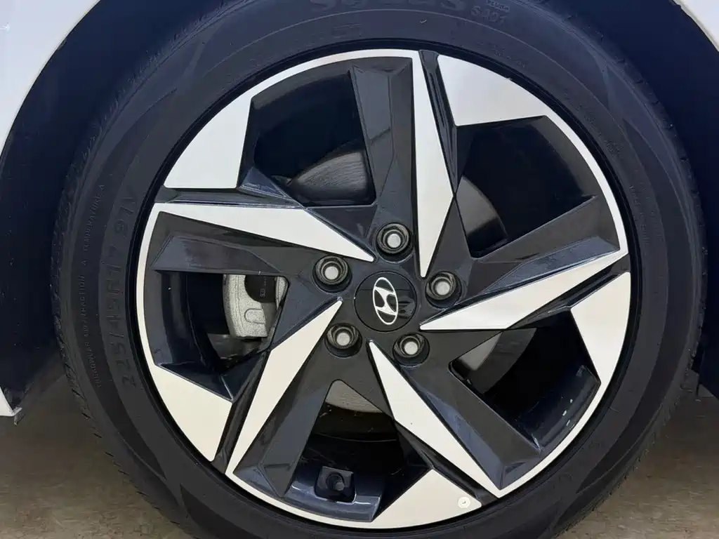 Hyundai Elantra 2023 — фото 22