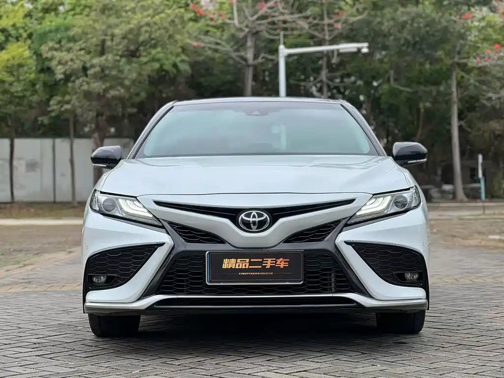 Toyota Camry 2023 — фото 2