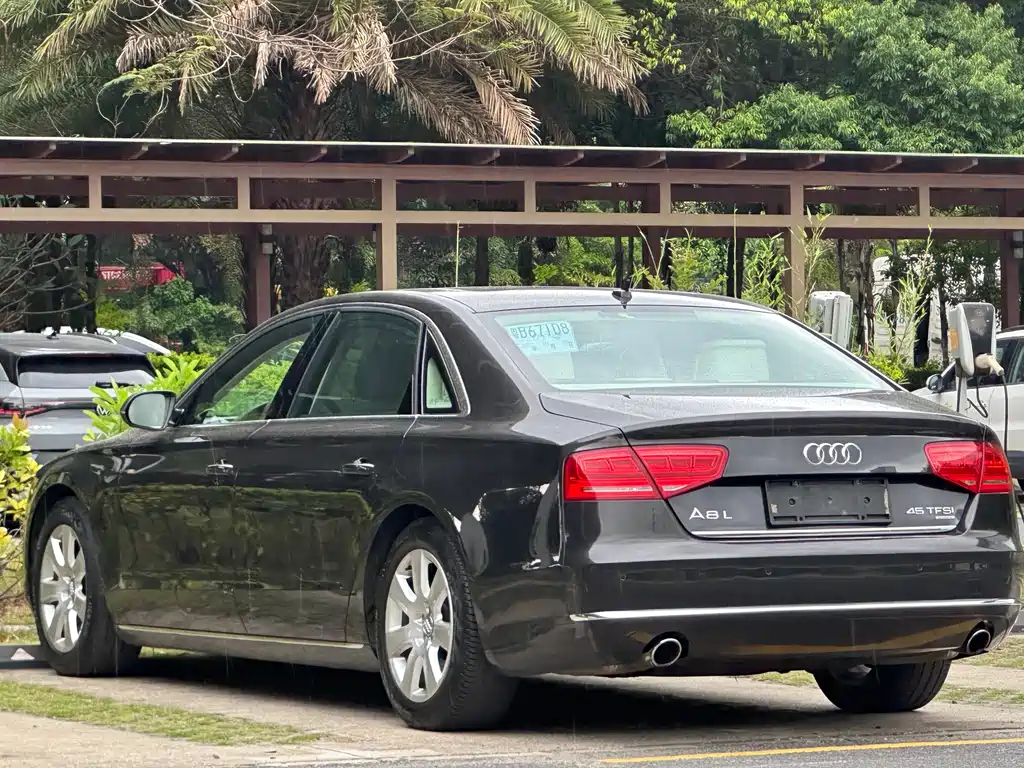 Audi A8 2014 — фото 4
