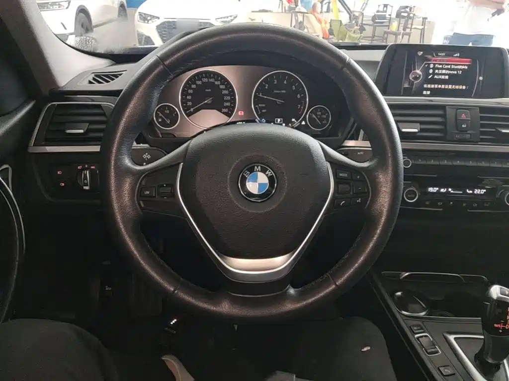 BMW 3 Series 2017 — фото 11