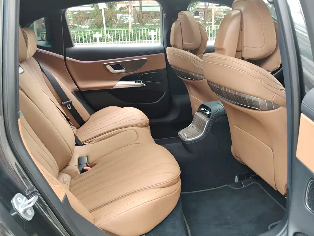 Mercedes-Benz E-Class 2025 — фото 20