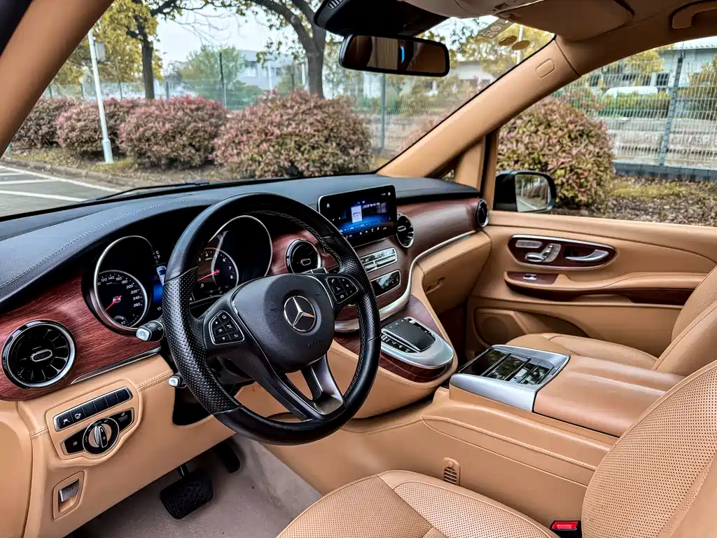Mercedes-Benz V-Class 2022 — фото 5
