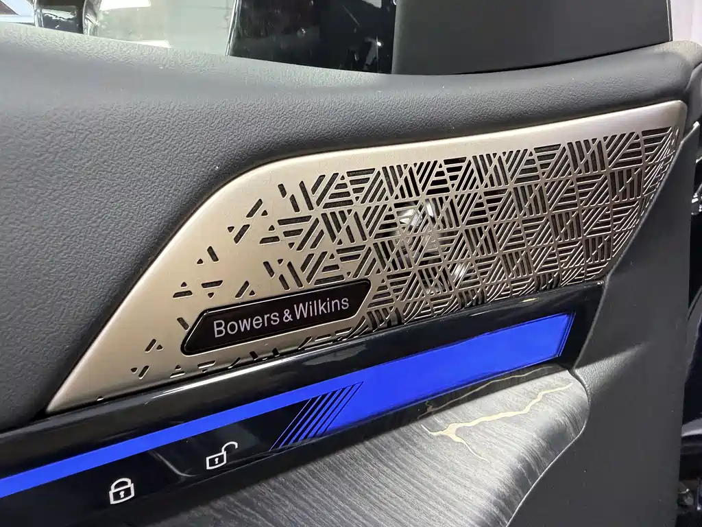 BMW 5 Series 2025 — фото 15