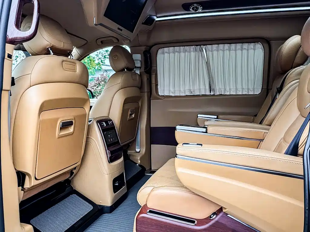 Mercedes-Benz V-Class 2022 — фото 12