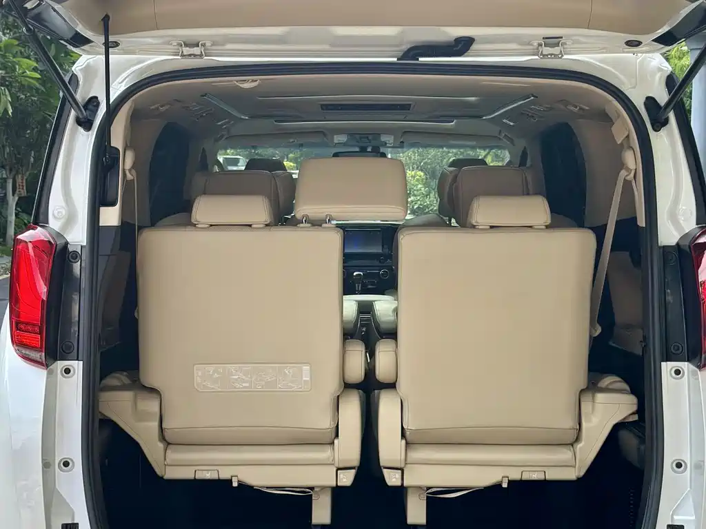 Toyota Alphard 2017 — фото 20