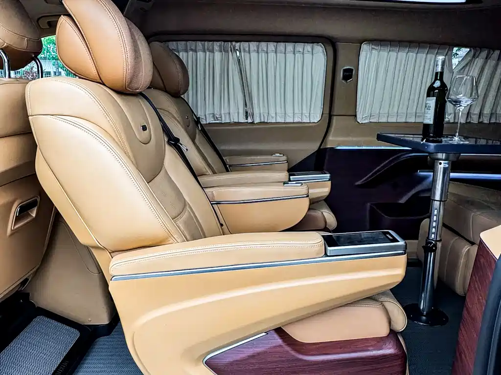 Mercedes-Benz V-Class 2022 — фото 31