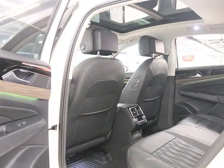 Volkswagen Passat PHEV 2019 — фото 16