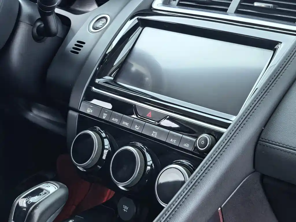 Jaguar E-PACE 2021 — фото 14
