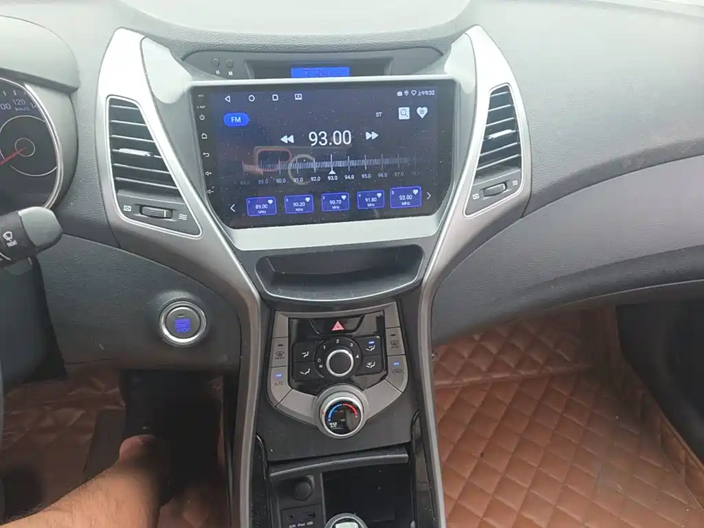 Hyundai Elantra Langdong 2015 — фото 18