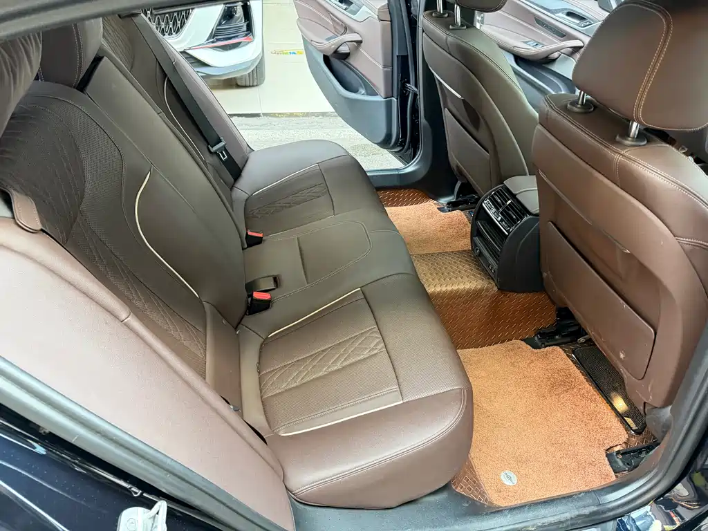 BMW 5 Series 2023 — фото 19