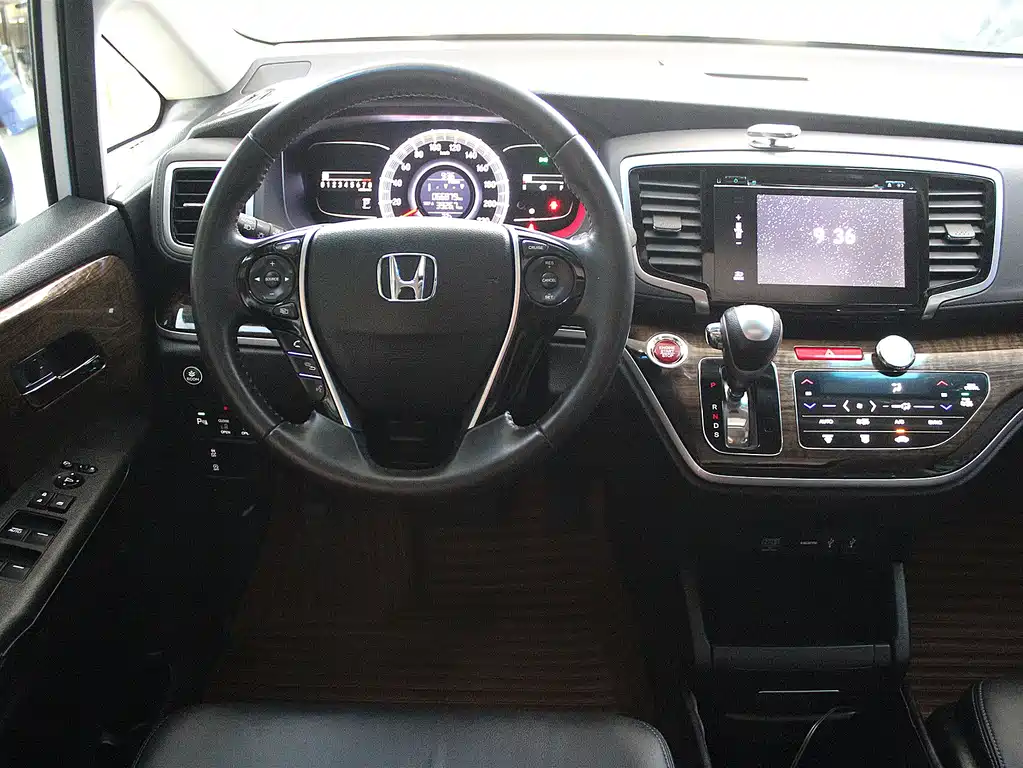 Honda Odyssey 2018 — фото 11
