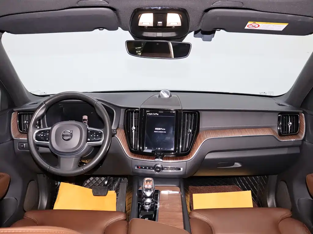 Volvo XC60 2022 — фото 18