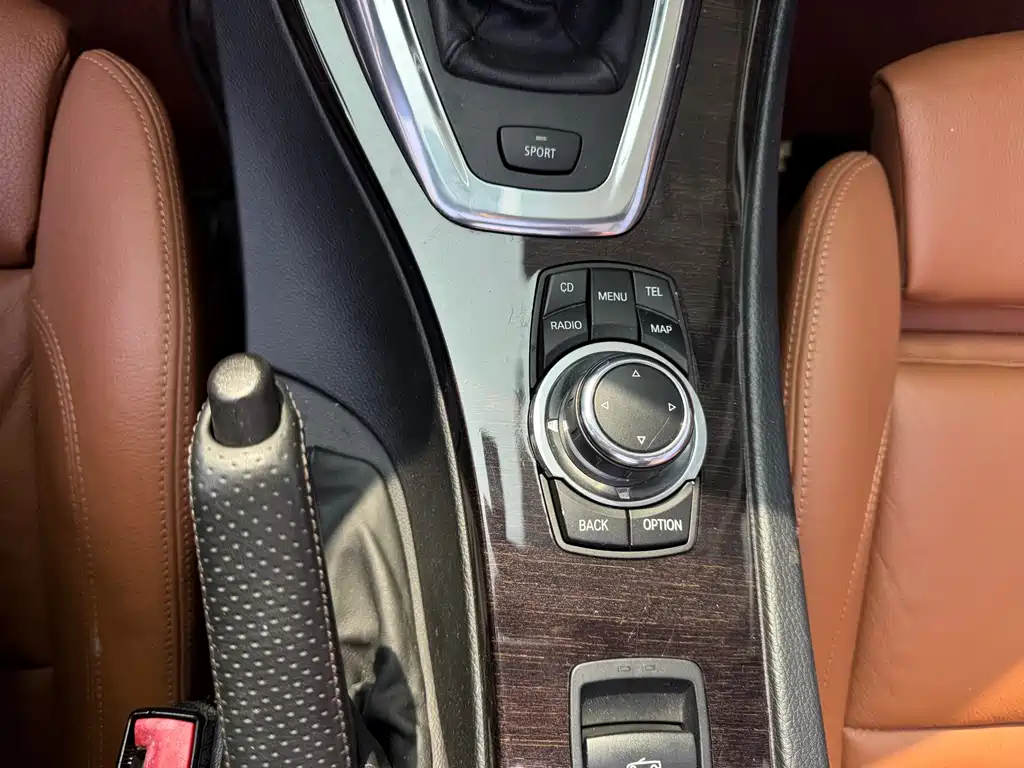 BMW 3 Series 2011 — фото 15