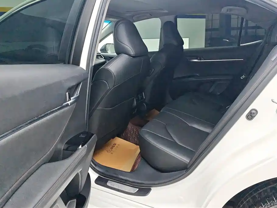 Toyota Camry 2022 — фото 11