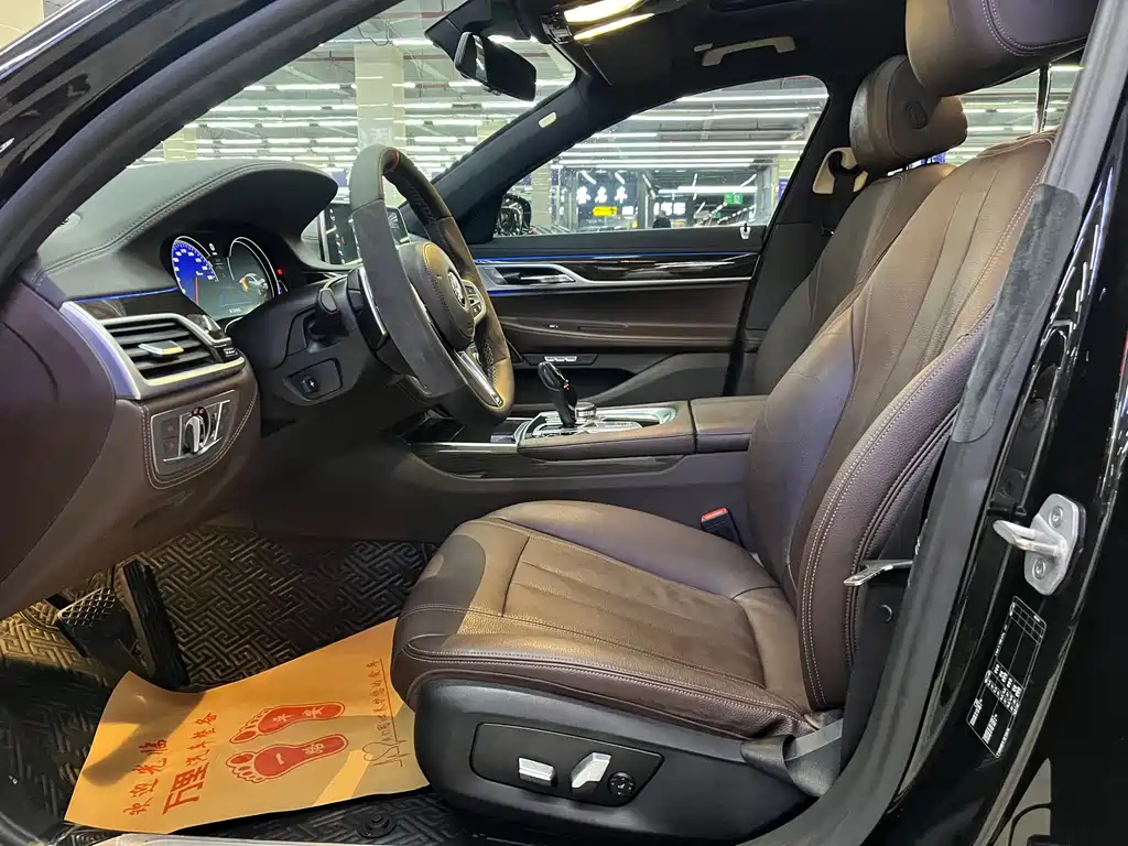 BMW 7 Series 2018 — фото 11
