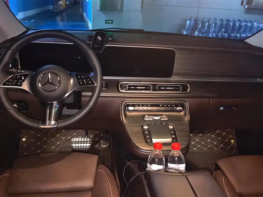 Mercedes-Benz V-Class 2025 — фото 12