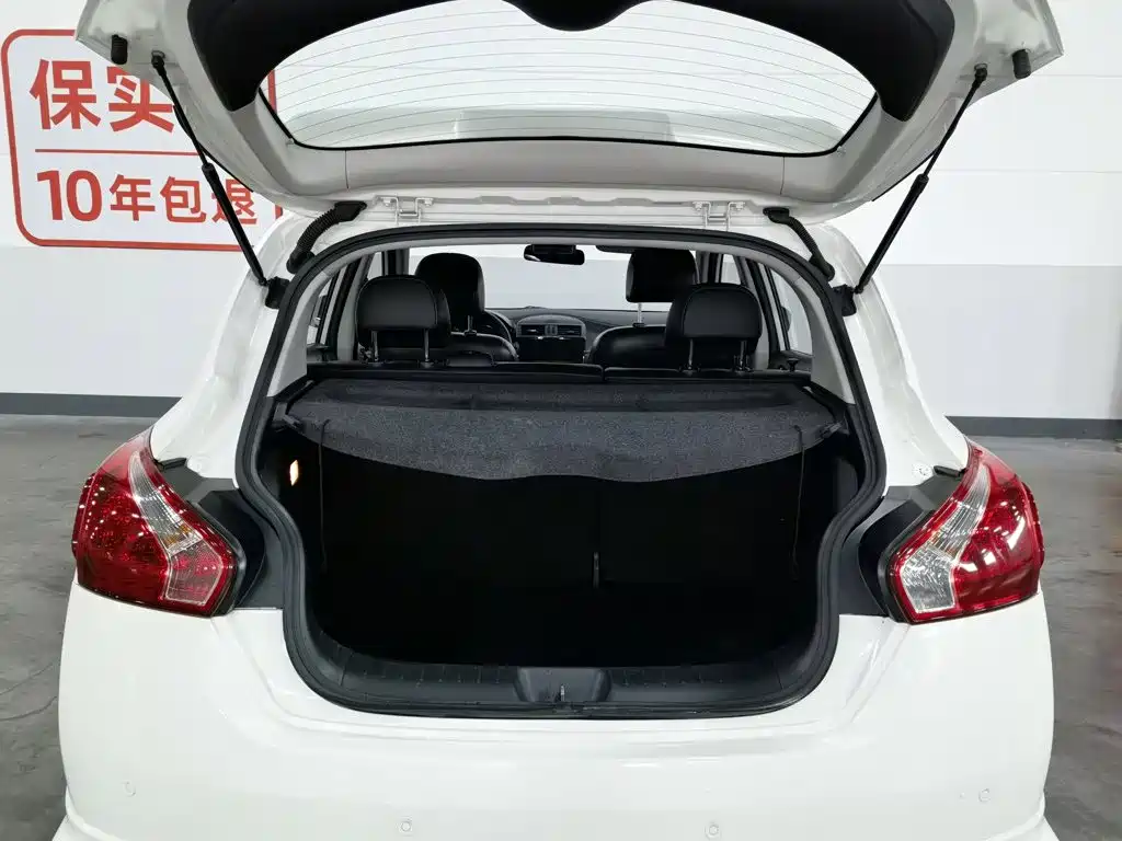 Nissan Tiida 2015 — фото 16