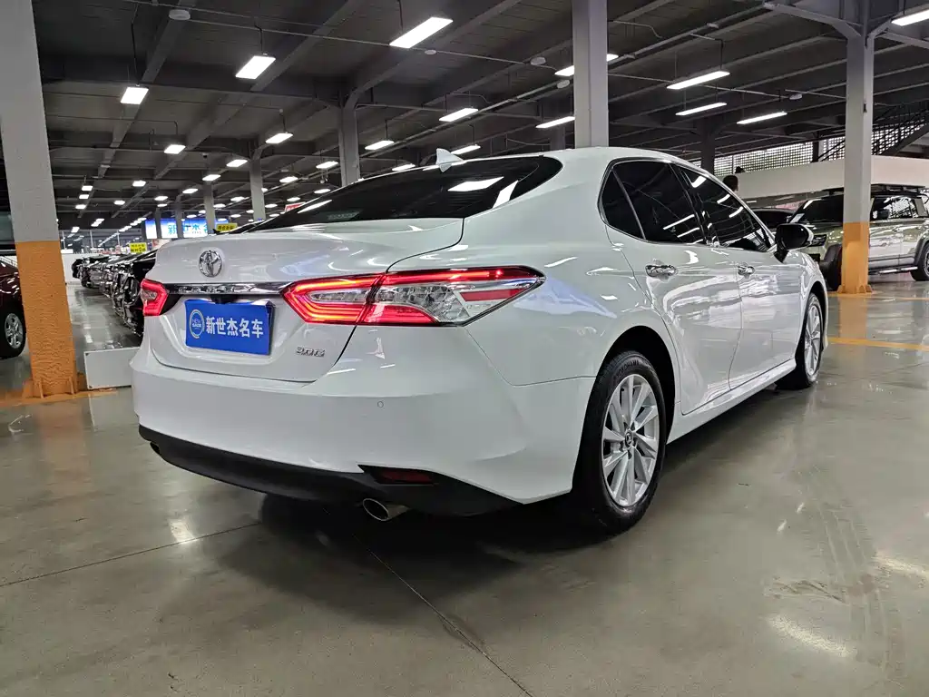 Toyota Camry 2023 — фото 14